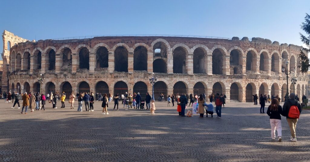 Arena di Verona cosa fare in un giorno In viaggio con gli amici