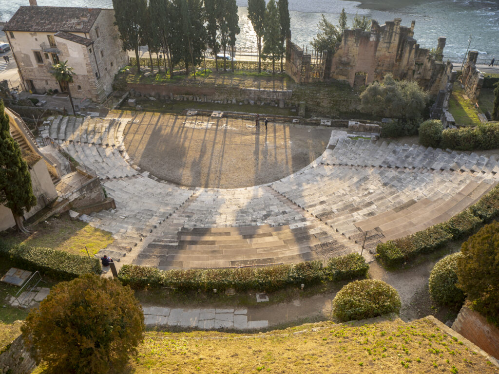 Teatro romano Verona, cosa fare e cosa vedere, in viaggio con gli amici