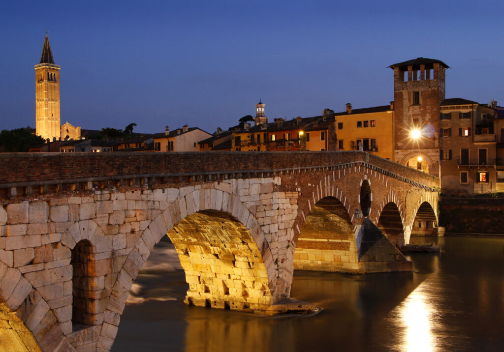 ponte Pietra Verona, cosa fare e cosa vedere In viaggio con gli amici