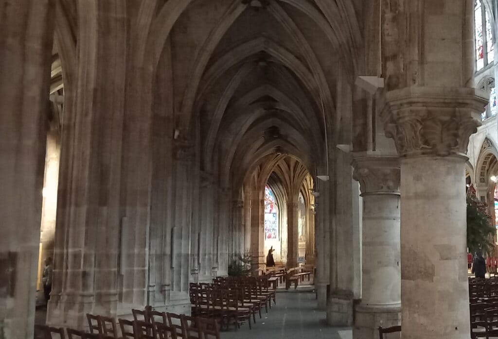 Parigi Gotica Chiesa di Saint Séverin In viaggio con gli amici