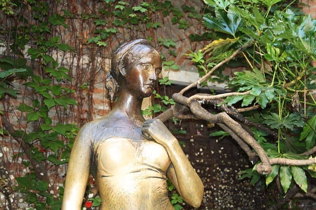 Balcone di Giulietta, in viaggio con gli amici verona