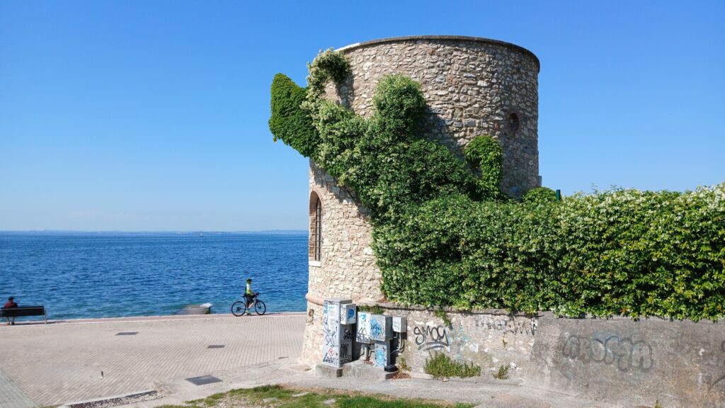 Garda, I Borghi del Lago In Viaggio Con Gli Amici