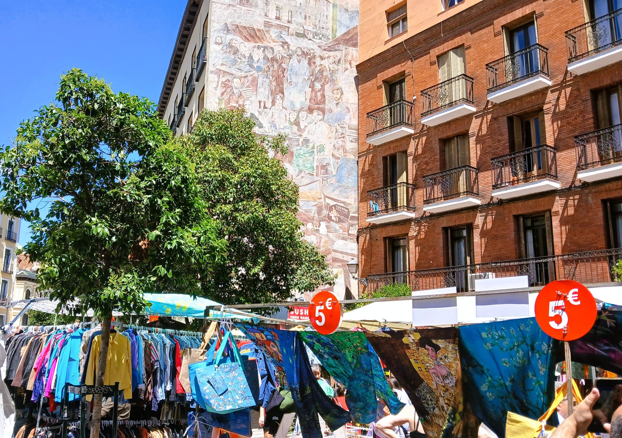 Barrio La Latina In Viaggio Con Gli Amici