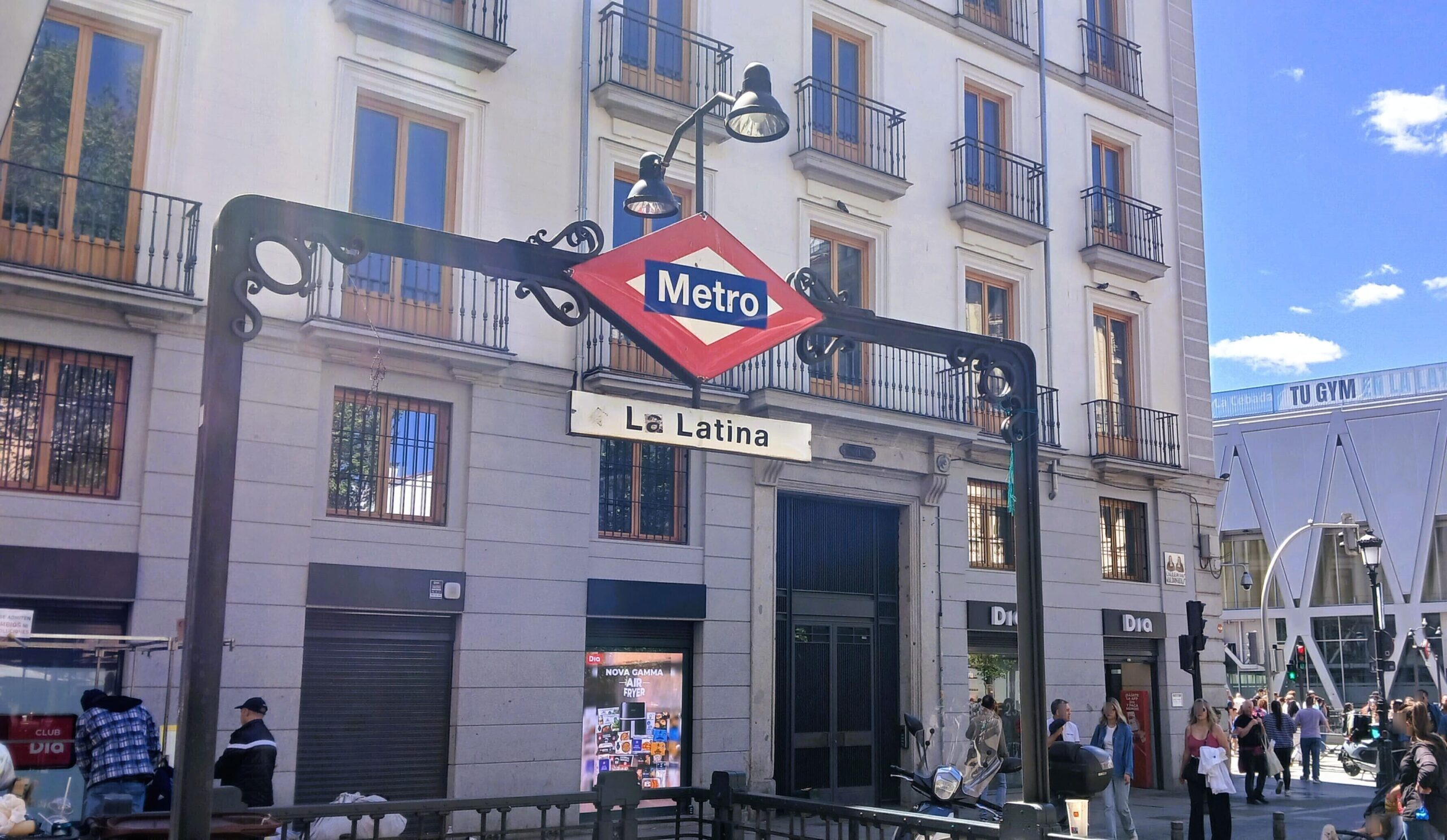 Barrio La Latina In Viaggio Con Gli Amici